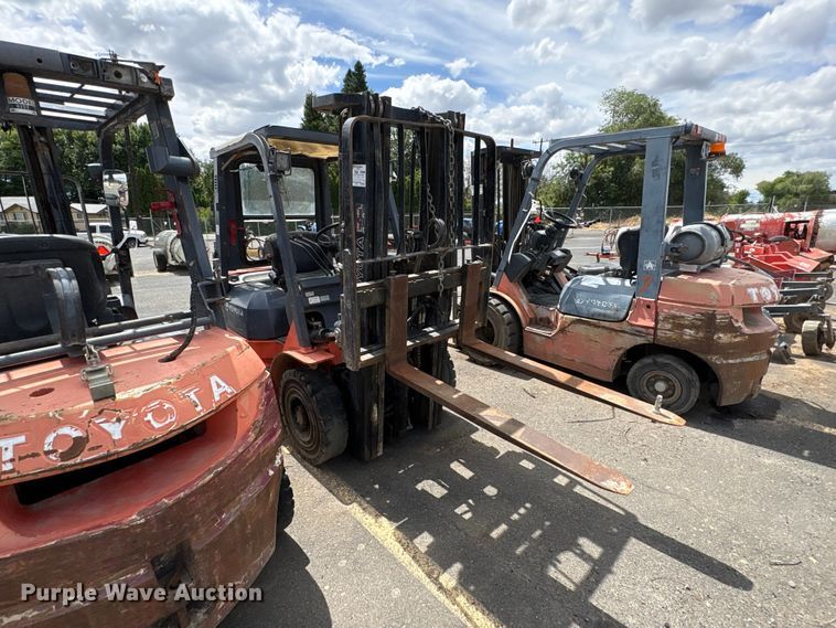 image for item ET0717 2006 Toyota 7FGU25 forklift
