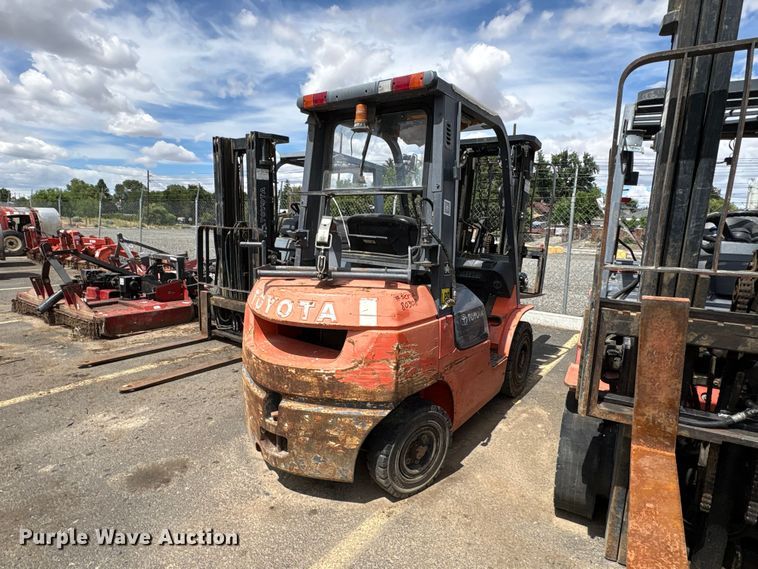 image for item ET0717 2006 Toyota 7FGU25 forklift