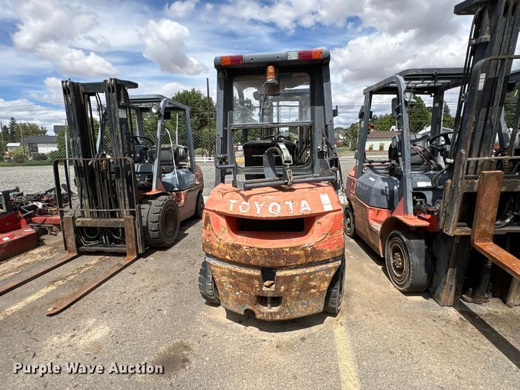 image for item ET0717 2006 Toyota 7FGU25 forklift