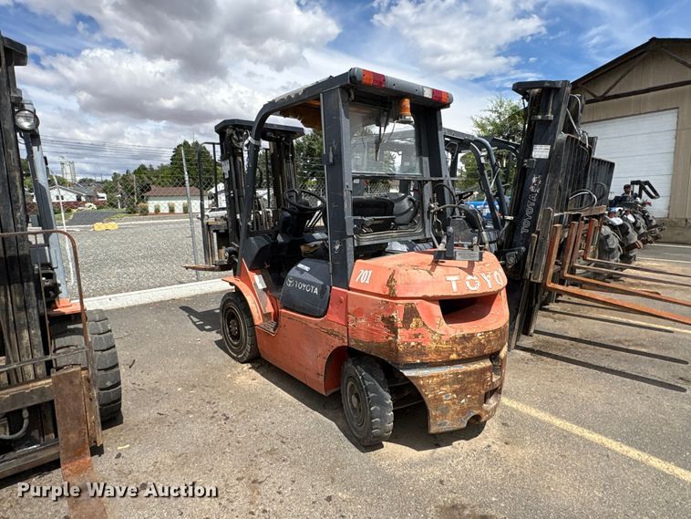 image for item ET0717 2006 Toyota 7FGU25 forklift