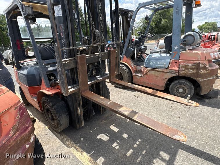 image for item ET0717 2006 Toyota 7FGU25 forklift