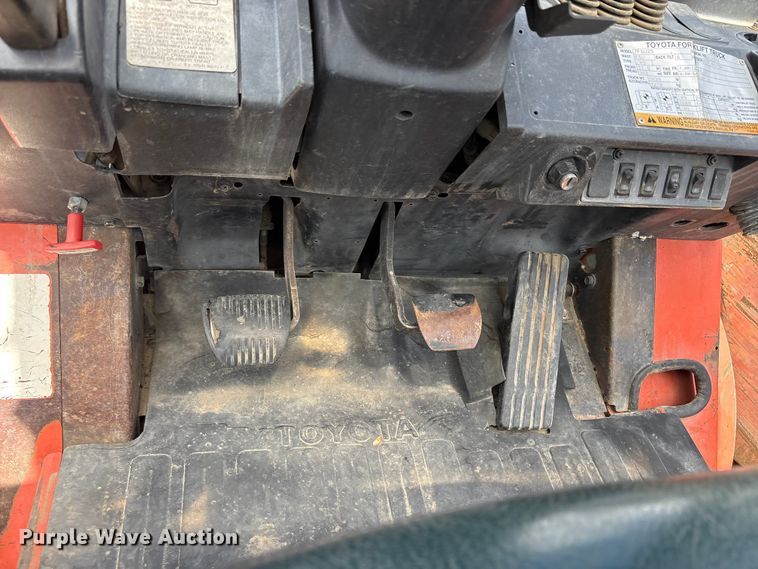 image for item ET0717 2006 Toyota 7FGU25 forklift