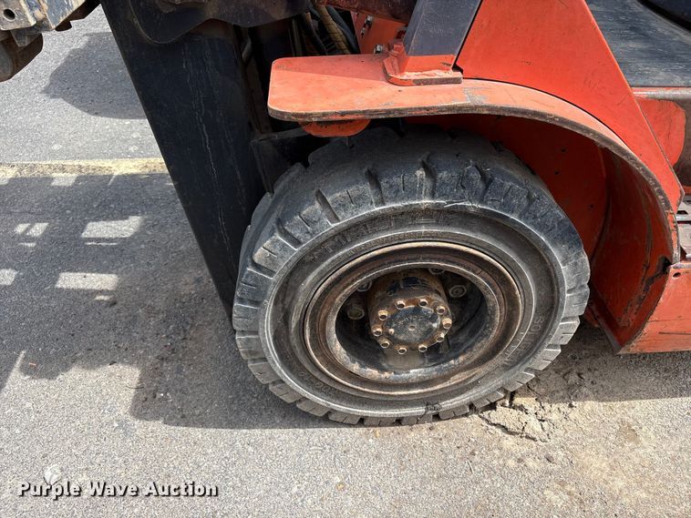 image for item ET0717 2006 Toyota 7FGU25 forklift