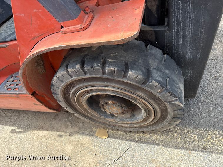 image for item ET0717 2006 Toyota 7FGU25 forklift