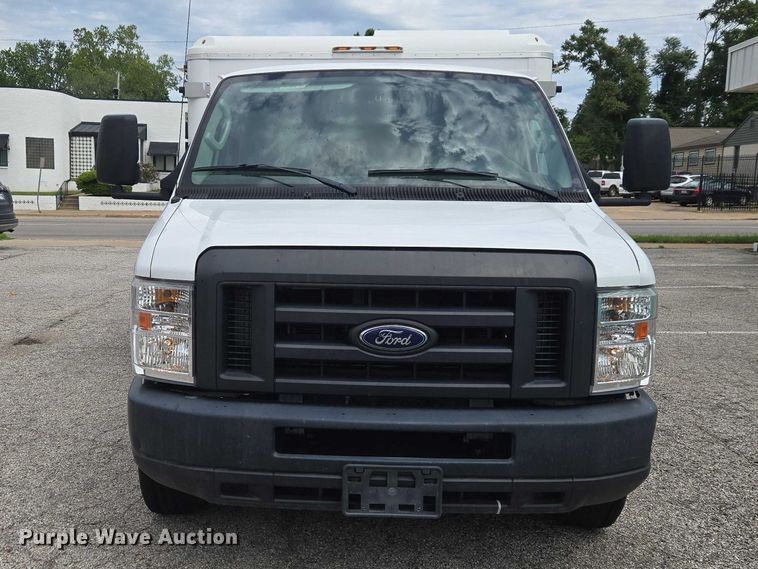 image for item ET5037 2018 Ford E450 refrigerated truck