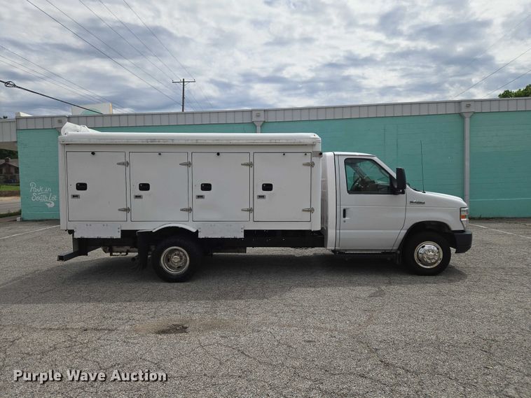 image for item ET5037 2018 Ford E450 refrigerated truck