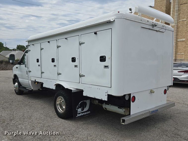 image for item ET5037 2018 Ford E450 refrigerated truck