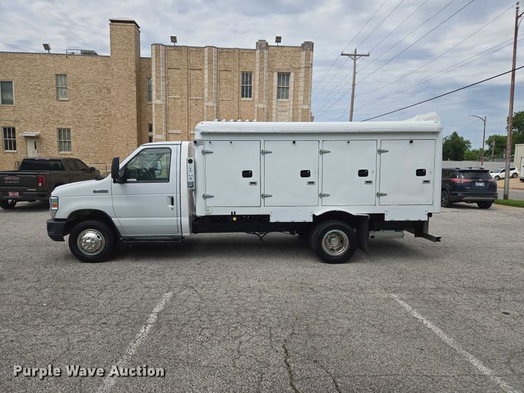 image for item ET5037 2018 Ford E450 refrigerated truck