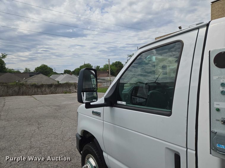 image for item ET5037 2018 Ford E450 refrigerated truck