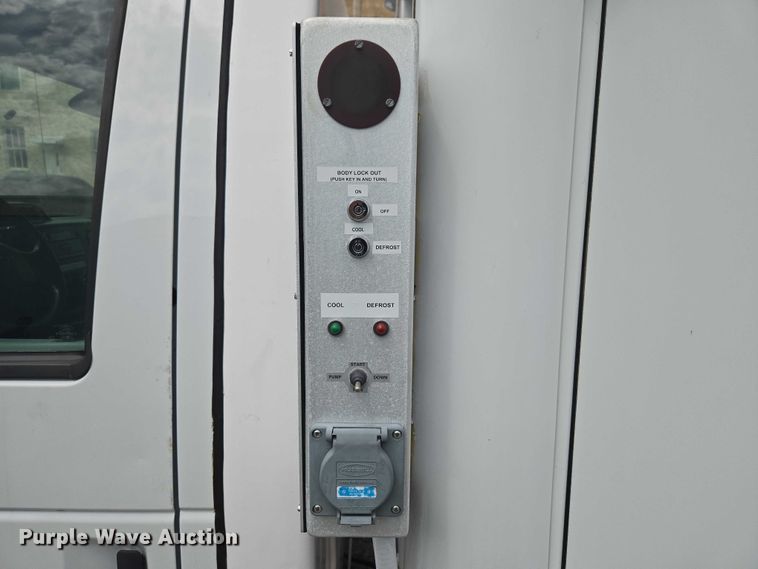 image for item ET5037 2018 Ford E450 refrigerated truck