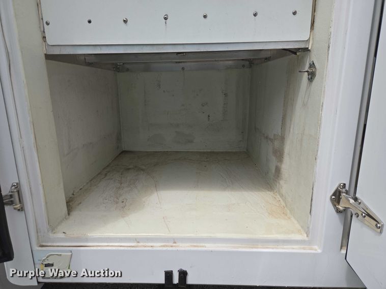 image for item ET5037 2018 Ford E450 refrigerated truck