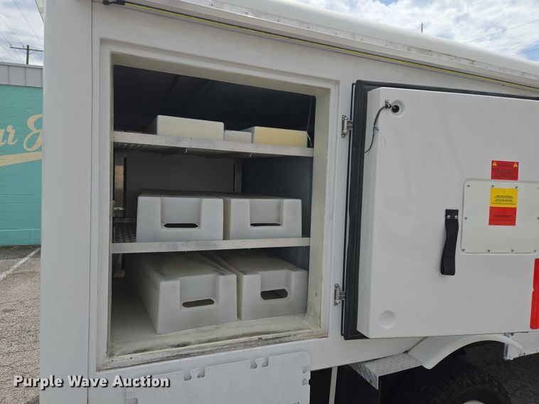 image for item ET5037 2018 Ford E450 refrigerated truck