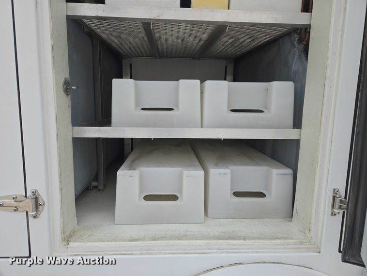 image for item ET5037 2018 Ford E450 refrigerated truck
