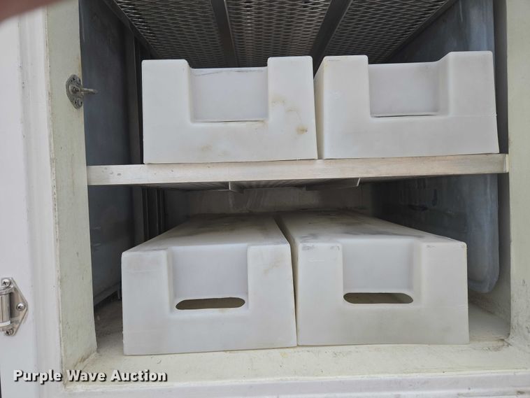 image for item ET5037 2018 Ford E450 refrigerated truck