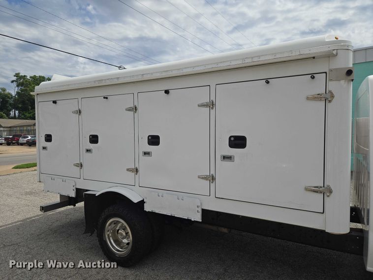 image for item ET5037 2018 Ford E450 refrigerated truck