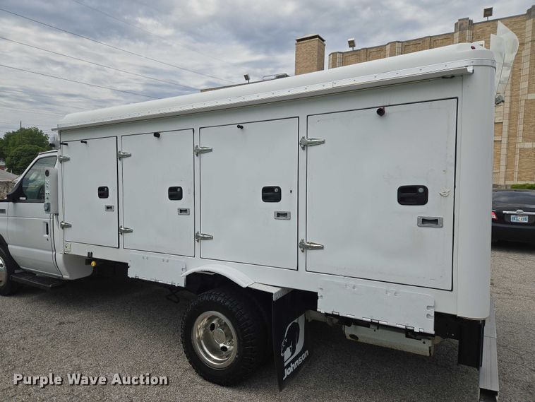 image for item ET5037 2018 Ford E450 refrigerated truck