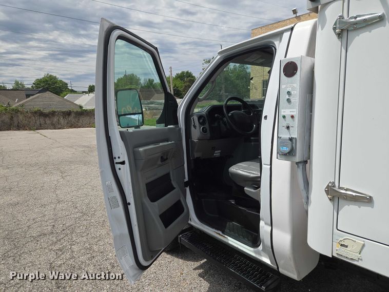 image for item ET5037 2018 Ford E450 refrigerated truck