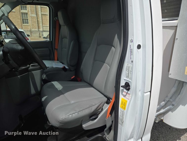 image for item ET5037 2018 Ford E450 refrigerated truck