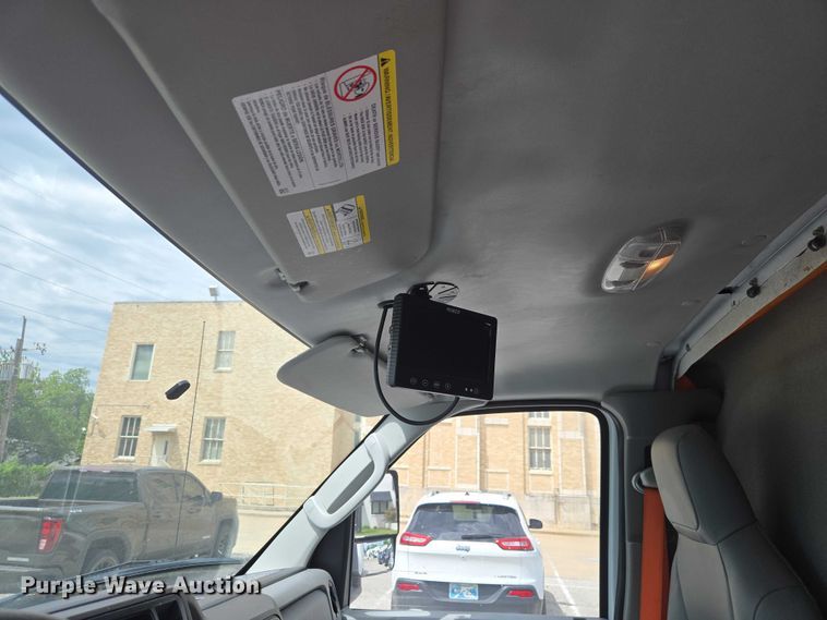 image for item ET5037 2018 Ford E450 refrigerated truck