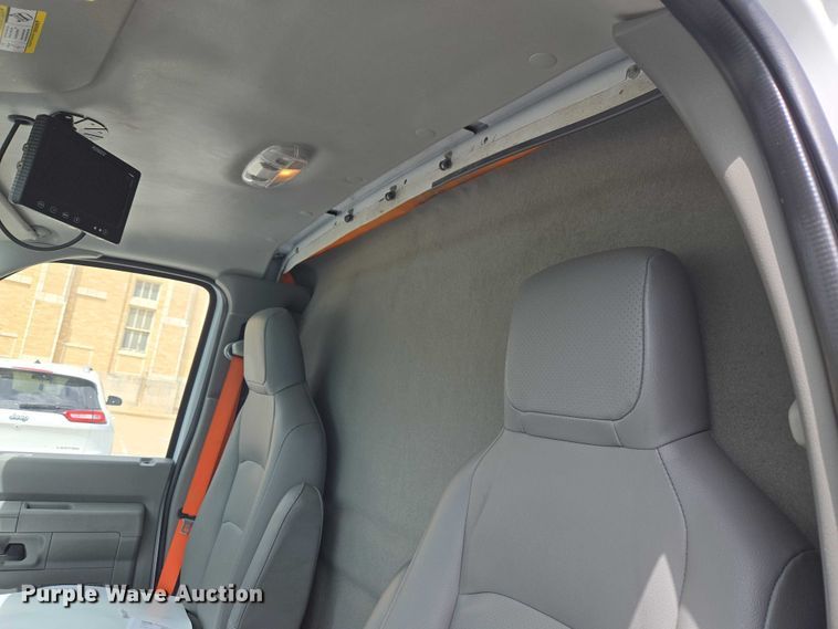 image for item ET5037 2018 Ford E450 refrigerated truck