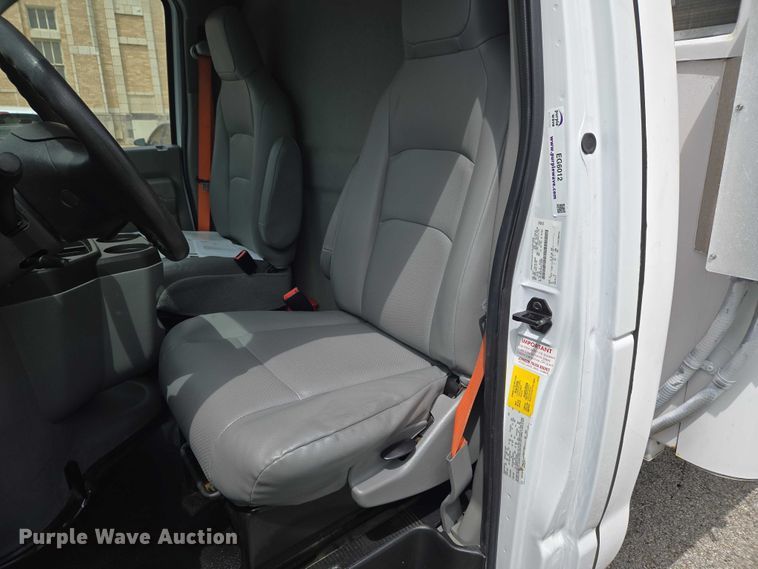 image for item ET5037 2018 Ford E450 refrigerated truck