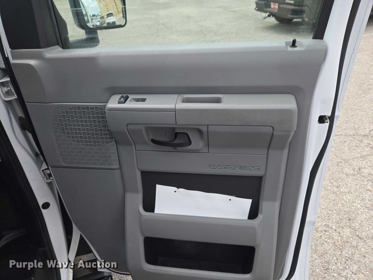 image for item ET5037 2018 Ford E450 refrigerated truck