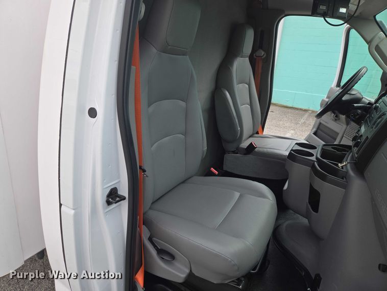 image for item ET5037 2018 Ford E450 refrigerated truck