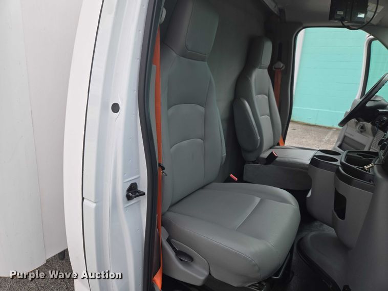 image for item ET5037 2018 Ford E450 refrigerated truck