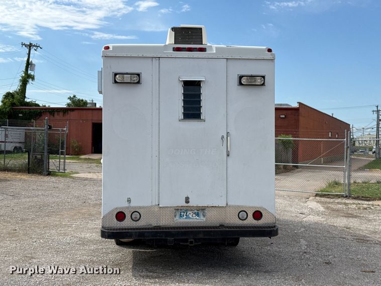 image for item ET6371 2002 Freightliner MT45 Chassis food truck