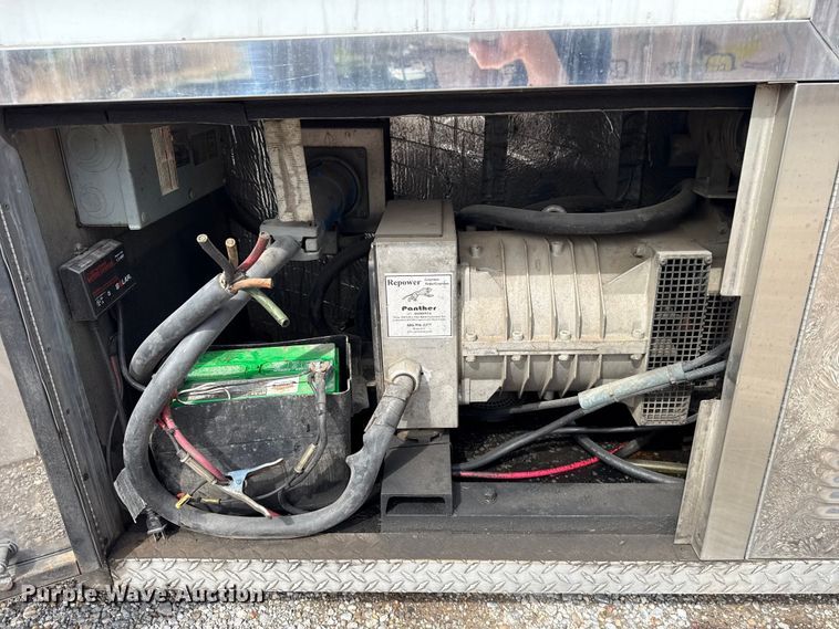 image for item ET6371 2002 Freightliner MT45 Chassis food truck