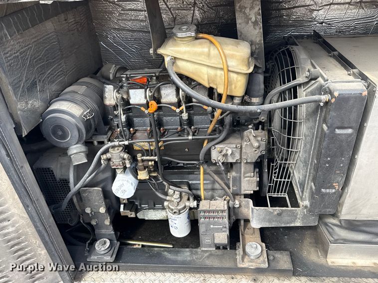 image for item ET6371 2002 Freightliner MT45 Chassis food truck