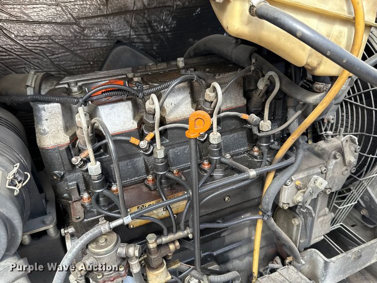 image for item ET6371 2002 Freightliner MT45 Chassis food truck