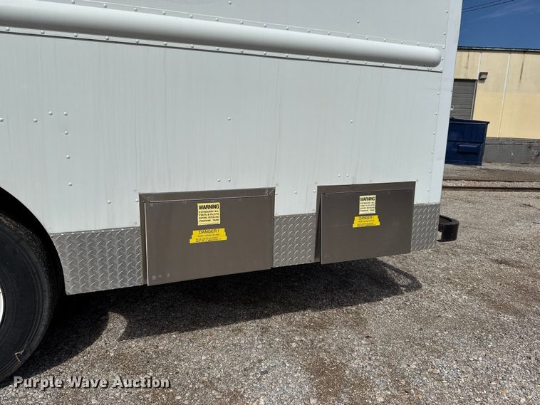image for item ET6371 2002 Freightliner MT45 Chassis food truck