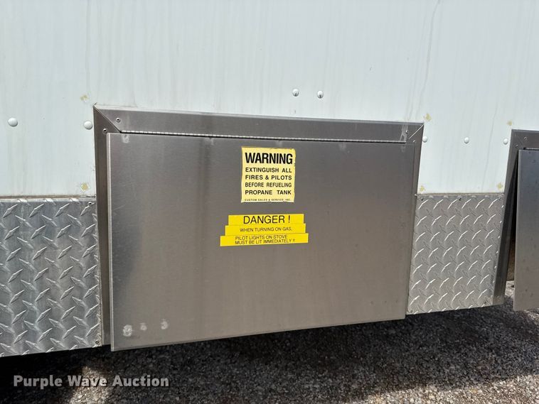 image for item ET6371 2002 Freightliner MT45 Chassis food truck