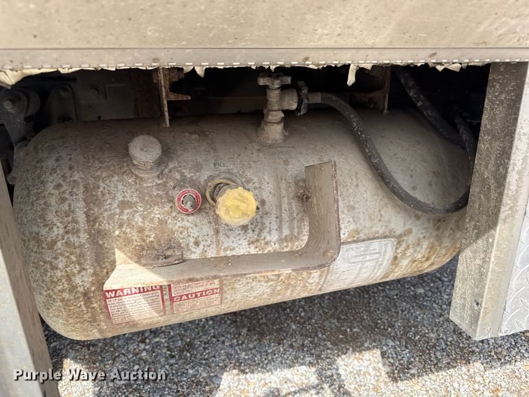 image for item ET6371 2002 Freightliner MT45 Chassis food truck