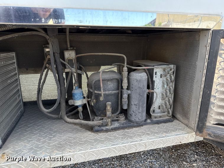 image for item ET6371 2002 Freightliner MT45 Chassis food truck
