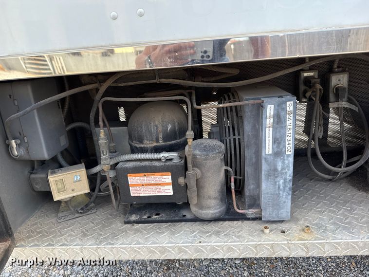 image for item ET6371 2002 Freightliner MT45 Chassis food truck