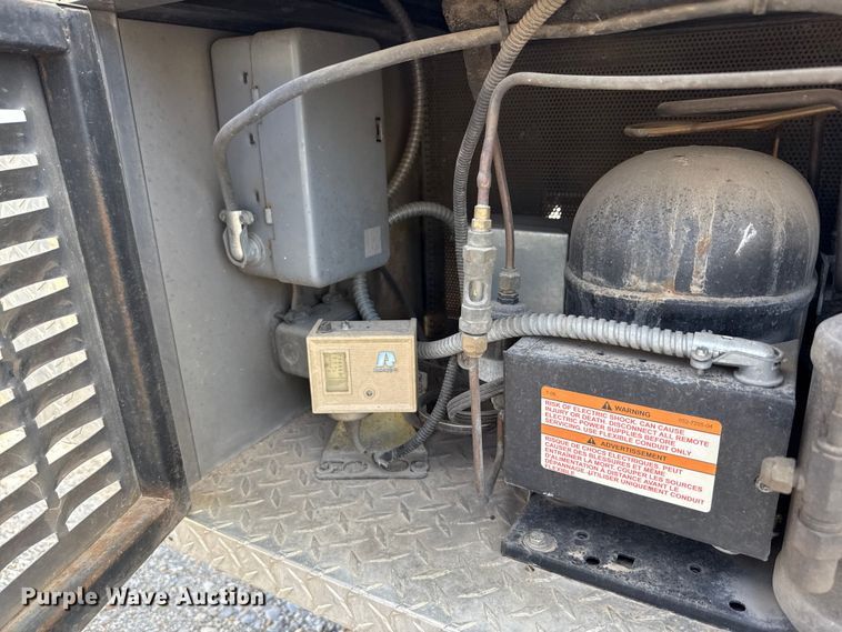 image for item ET6371 2002 Freightliner MT45 Chassis food truck