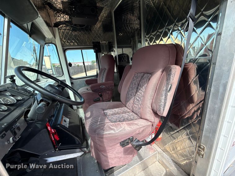 image for item ET6371 2002 Freightliner MT45 Chassis food truck