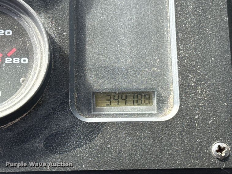 image for item ET6371 2002 Freightliner MT45 Chassis food truck