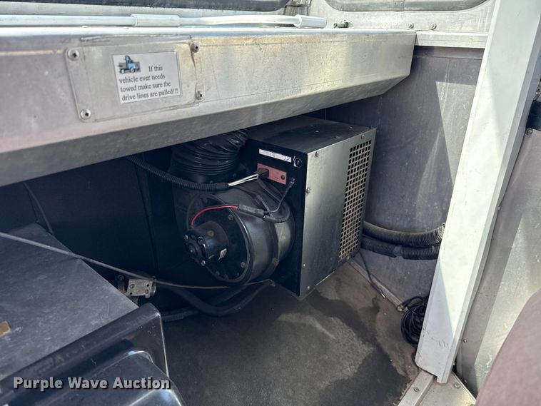 image for item ET6371 2002 Freightliner MT45 Chassis food truck