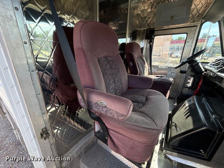 image for item ET6371 2002 Freightliner MT45 Chassis food truck