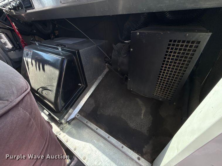 image for item ET6371 2002 Freightliner MT45 Chassis food truck