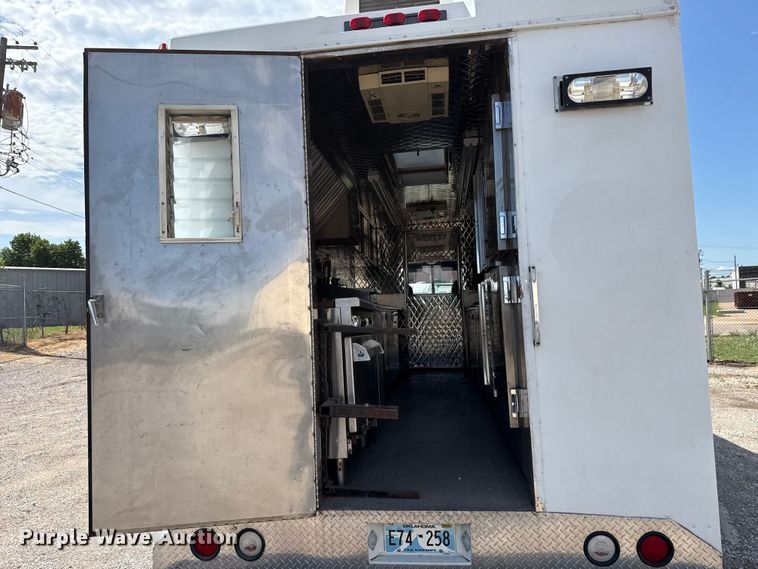 image for item ET6371 2002 Freightliner MT45 Chassis food truck