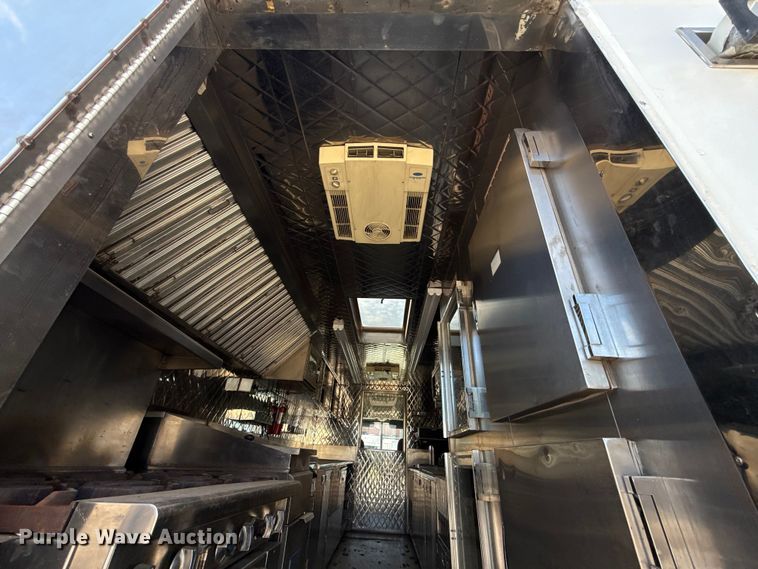 image for item ET6371 2002 Freightliner MT45 Chassis food truck