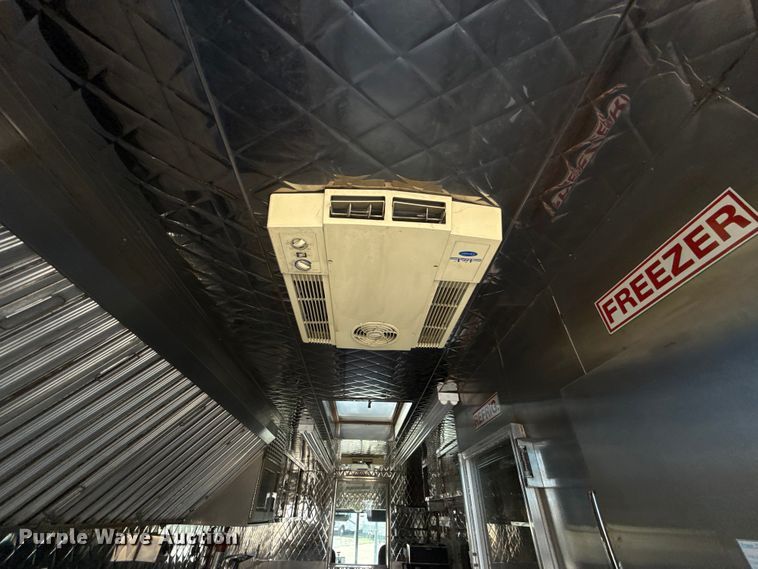 image for item ET6371 2002 Freightliner MT45 Chassis food truck