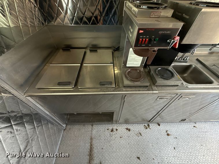 image for item ET6371 2002 Freightliner MT45 Chassis food truck