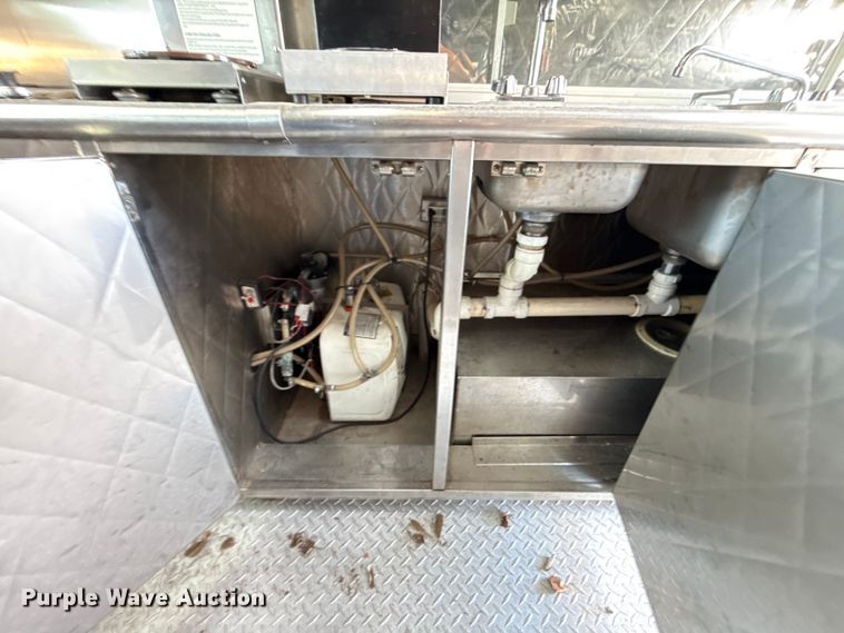 image for item ET6371 2002 Freightliner MT45 Chassis food truck