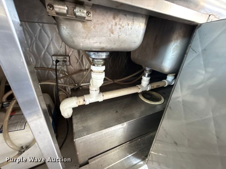 image for item ET6371 2002 Freightliner MT45 Chassis food truck