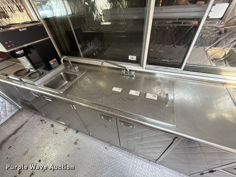 image for item ET6371 2002 Freightliner MT45 Chassis food truck